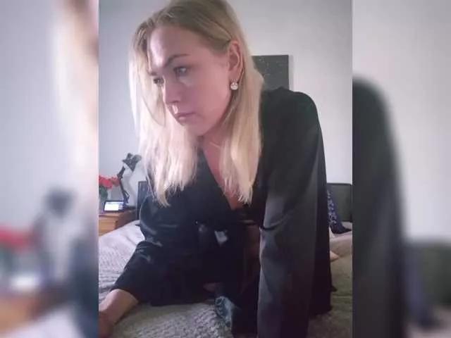 Offline Yesenia-1 on BongaCams