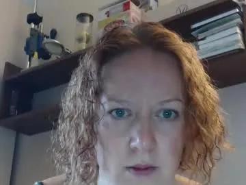Freechat 12ennie on Chaturbate