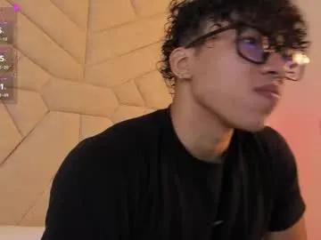 Freechat akazaboy on Chaturbate