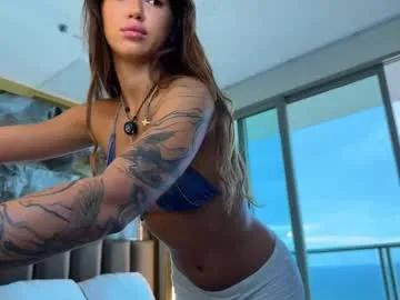 Freechat canikissyou_ on Chaturbate