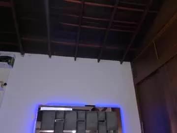 Freechat caroline_m8 on Chaturbate