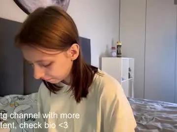 Freechat ellie_hollow on Chaturbate