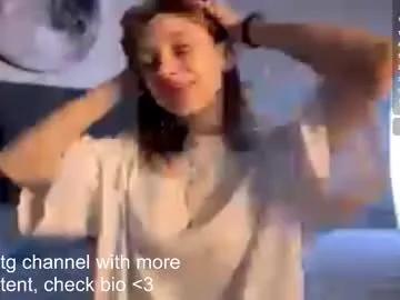 Freechat ellie_hollow on Chaturbate