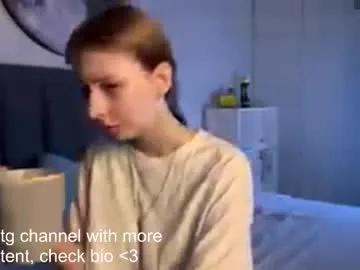 Freechat ellie_hollow on Chaturbate