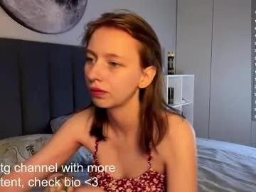 Freechat ellie_hollow on Chaturbate