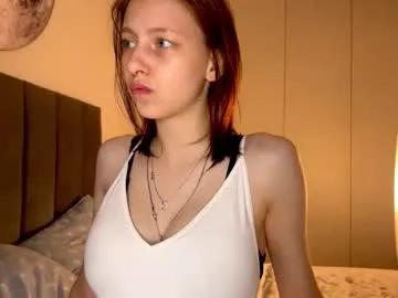 Freechat ellie_hollow on Chaturbate