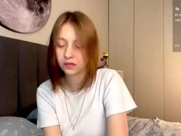 Freechat ellie_hollow on Chaturbate