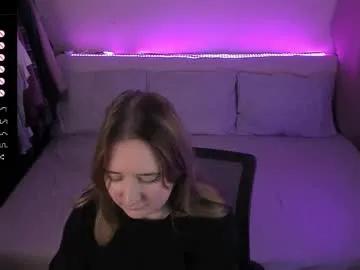 Freechat elovinora on Chaturbate