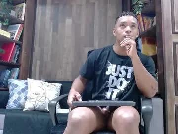Freechat italomoore on Chaturbate