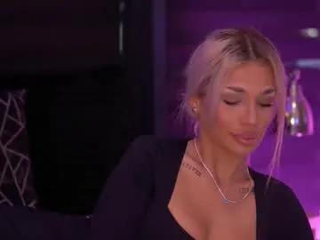 Freechat ivyrowa on Chaturbate