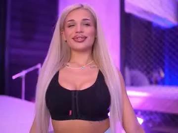 Freechat ivyrowa on Chaturbate