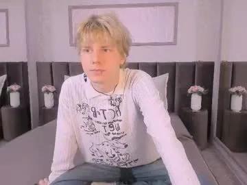 Freechat kevinm1lky on Chaturbate