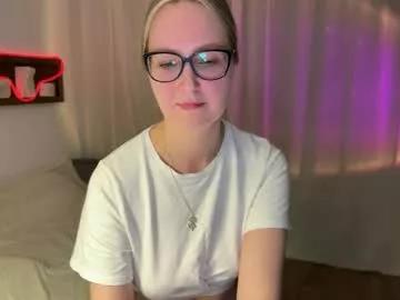 Freechat kirafatex on Chaturbate