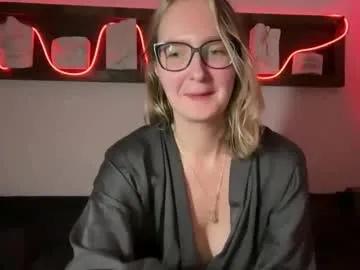 Freechat kirafatex on Chaturbate