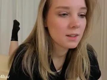 l1n4luv — Hiii, my name Lina !!!! Goal: suck fingers close to the camera  #shy #18 #blonde  #bigboobs [30 tokens remaining]