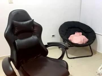 laura_d23 — Make me masturbate secretly with your vibrations. I didn't bring panties to work today milk show  Lactating   #milk #anal #squirt #pregnant #bbw [264 tokens left]