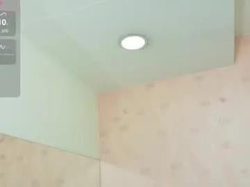 Freechat littleebonymommy on Chaturbate