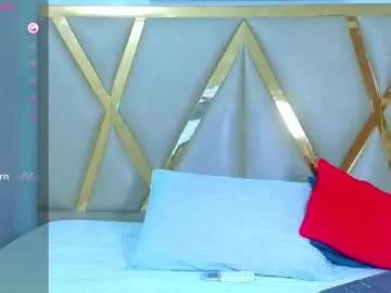 Freechat littleebonymommy on Chaturbate