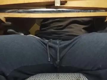Freechat under_the_desk40 on Chaturbate