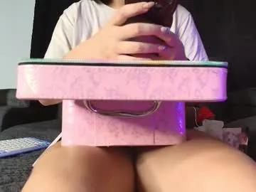 Freechat yungelitamor_ on Chaturbate