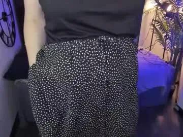 Away zoeeast on Chaturbate