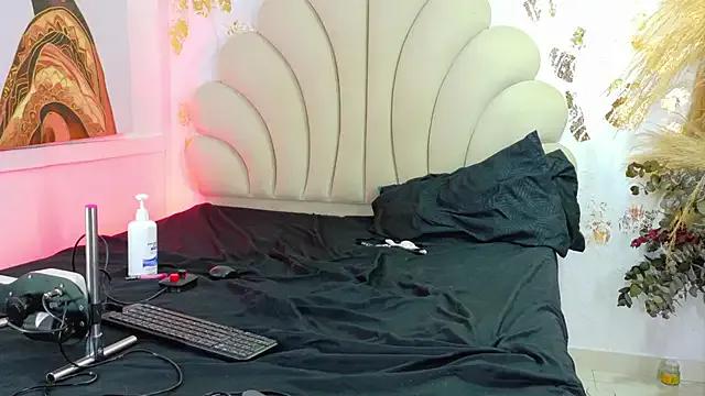 Freechat bonieklent on StripChat