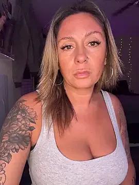 bossyroxy84 — Fuck machine naked 20 mins