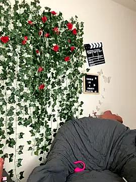 Freechat butterflybootyy on StripChat