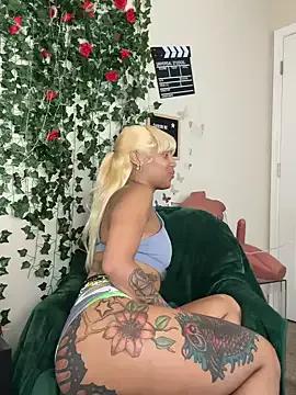 Freechat butterflybootyy on StripChat
