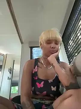 Freechat butterflybootyy on StripChat