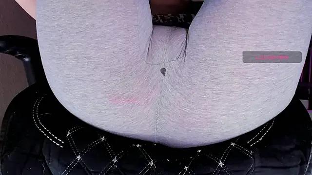 Freechat Cameltoe_squirt_inPants on StripChat