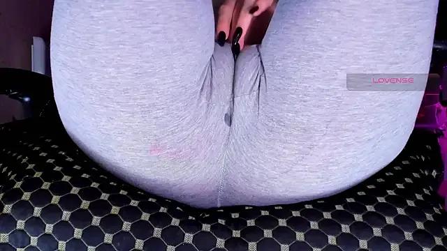 Freechat Cameltoe_squirt_inPants on StripChat