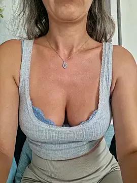 Freechat CelynaRoss on StripChat