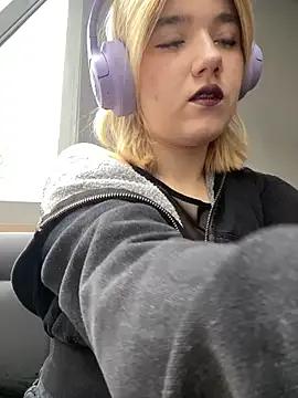 Freechat Cherry___Blossom on StripChat