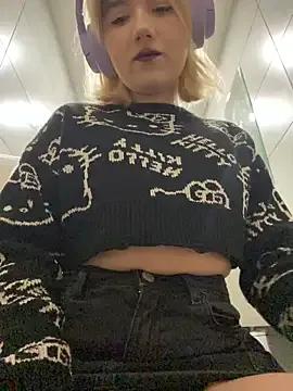 Freechat Cherry___Blossom on StripChat