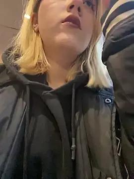 Freechat Cherry___Blossom on StripChat