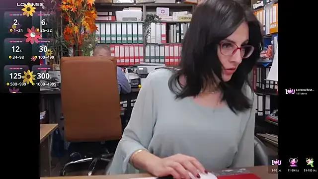 Freechat classyladyrellax on StripChat