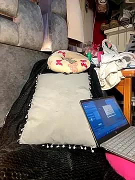 Freechat coral1727 on StripChat