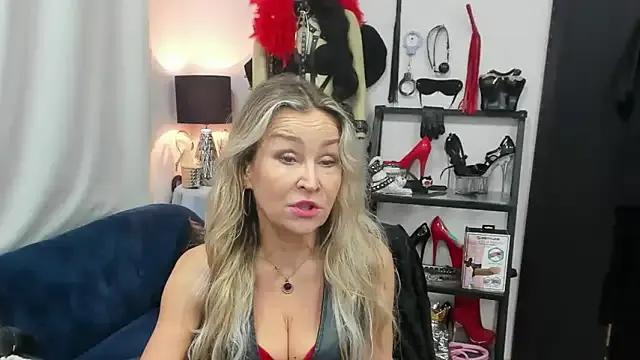 Freechat crystaLUX on StripChat