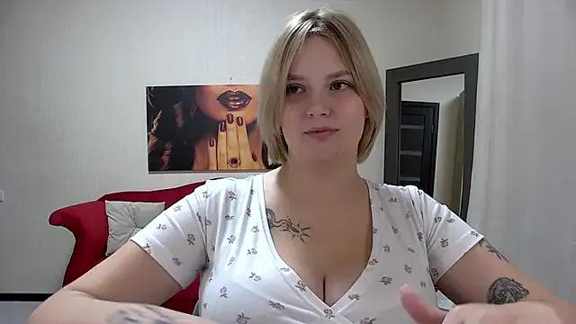 StripChat DianeMills is Freechat DianeMills — show outfit