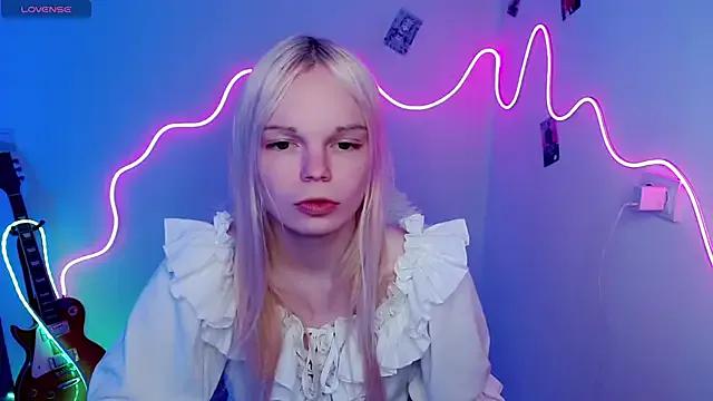 Freechat Emily_Nyaffee on StripChat