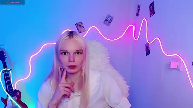 Freechat Emily_Nyaffee on StripChat