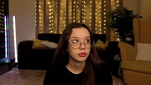 Freechat FabiolaCowing on StripChat