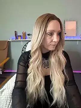 Freechat JaninaSecrets_ on StripChat