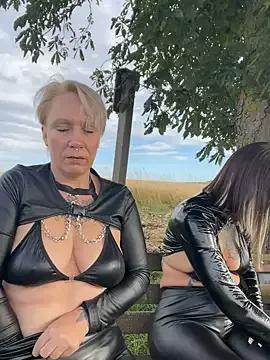 Freechat JaninaSecrets_ on StripChat