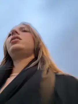 Freechat LoraaDoll on StripChat