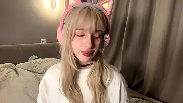 Freechat Milkmoriee on StripChat