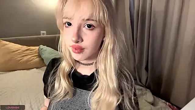 StripChat Milkmoriee is Freechat Milkmoriee — take off my top