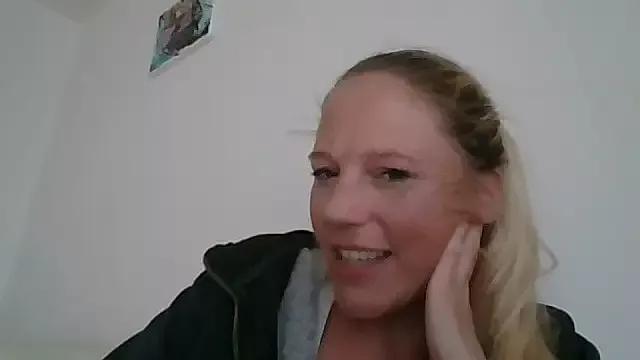 Freechat MoniqueLaFee on StripChat