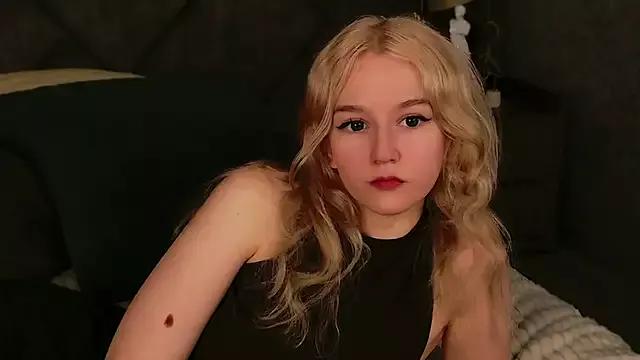 Freechat NaomiLoys on StripChat